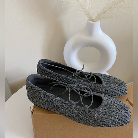 Vivaia Cute gray Mary Jane new with box - Picture 7 of 8